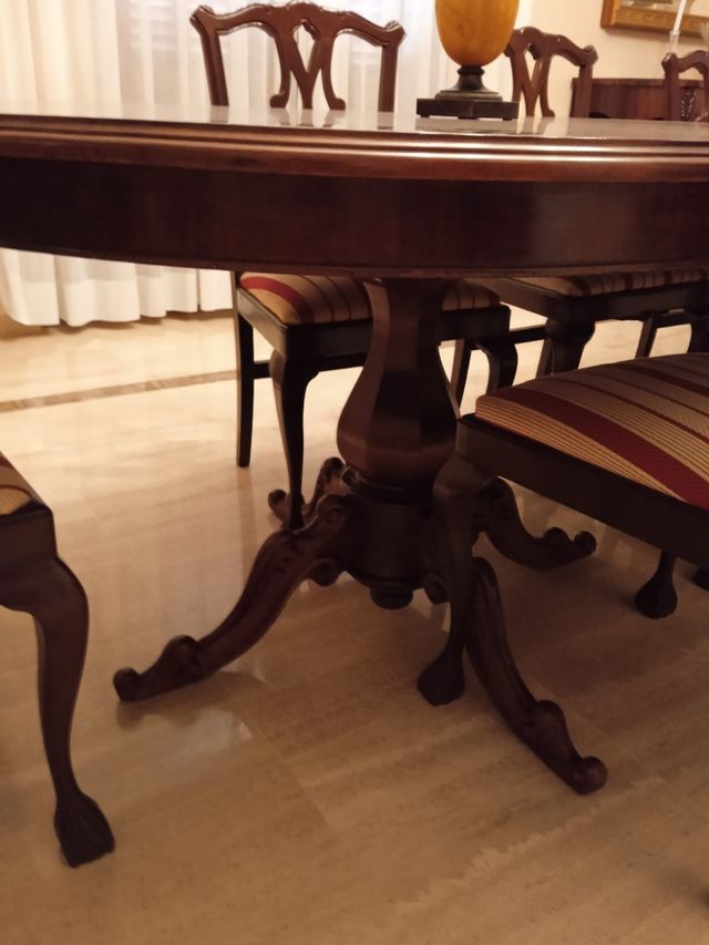 Tavolo da pranzo: 3 sedie e 3 poltrone sono gratuite