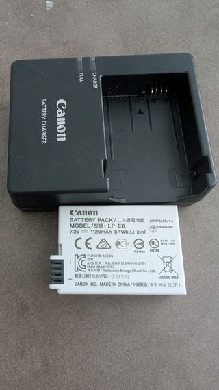 CAMARA CANON EOS 700D