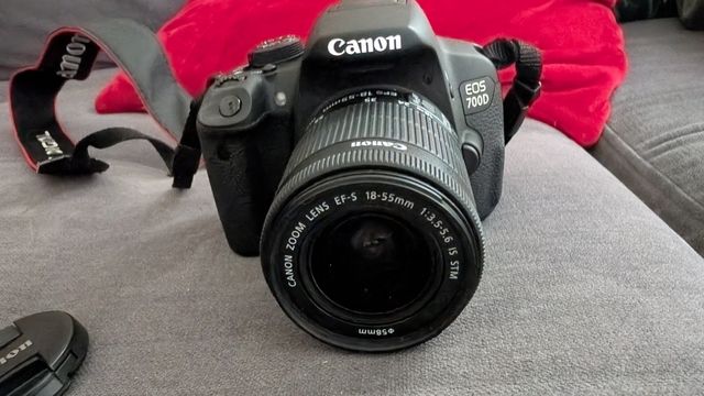 CAMARA CANON EOS 700D