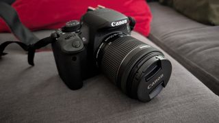 CAMARA CANON EOS 700D