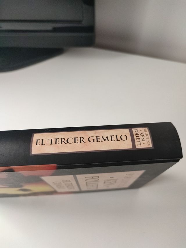 Libro el tercer gemelo