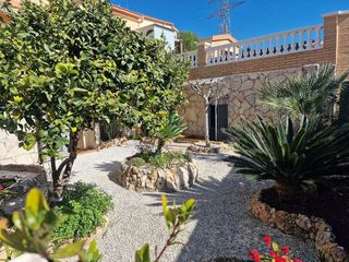 Chalet en venta en Camps Blancs en Sant Boi de Llobregat