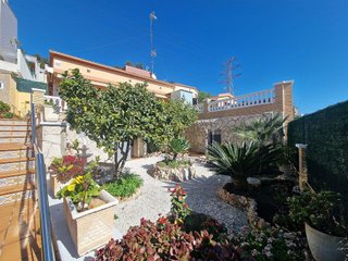 Chalet en venta en Camps Blancs en Sant Boi de Llobregat