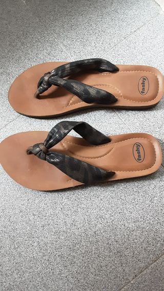 Chanclas mujer muy bonitas  suela de piel  N•37  N