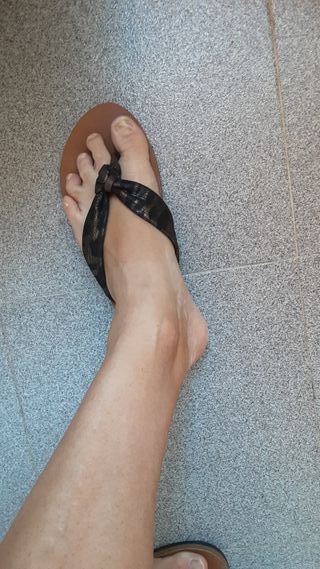 Chanclas mujer muy bonitas  suela de piel  N•37  N