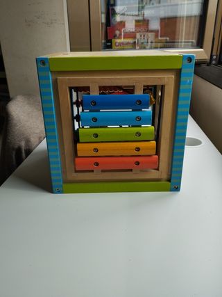 Cubo de actividades de madera