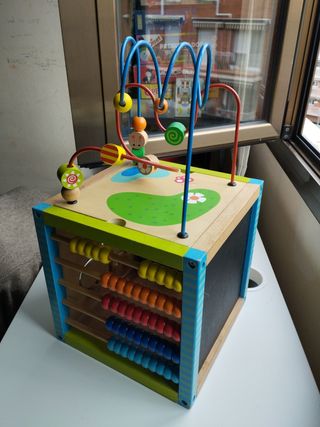 Cubo de actividades de madera