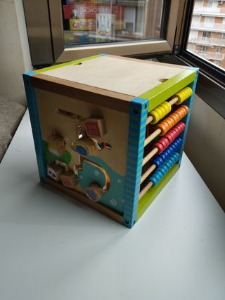 Cubo de actividades de madera