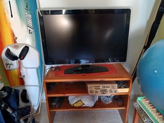 Tv Philips HD ambilight con mueble de pino macizo