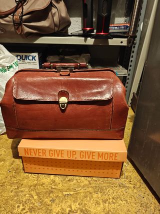 Maletin medico de piel