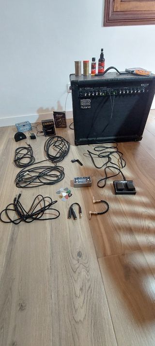 Amplificador Roland ST-100 DR 100W y accesorios