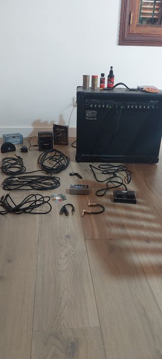 Amplificador Roland ST-100 DR 100W y accesorios