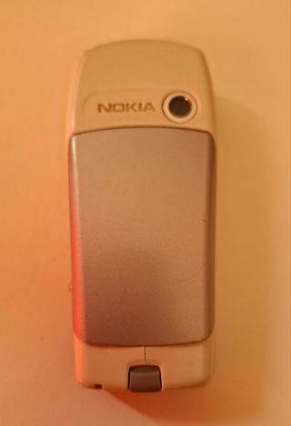 Telefono movil Nokia 6820