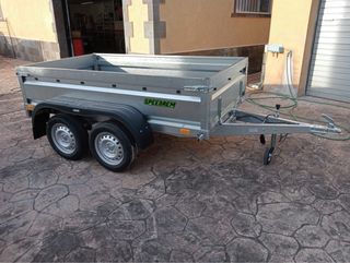 Se alquila remolque para pequeños transportes. 
