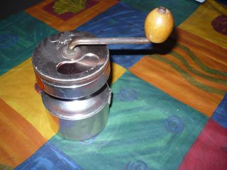 Antiguo molinillo de cafe años 60-70