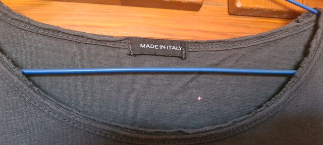 Camiseta con calavera de lentejuelas