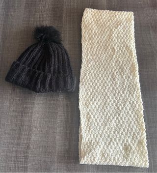 Gorro Parfois negro y cuello de lana blanca