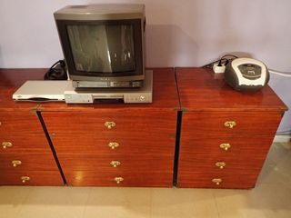 Mesillas de noche y cómoda