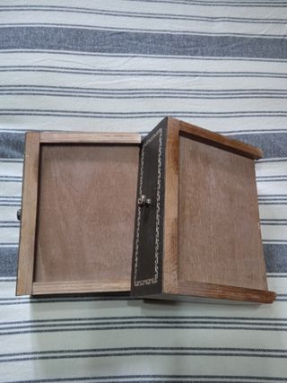 Mueble madera ,regalo los dos cajones. 