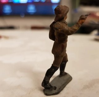 Antigua figura de plomo.