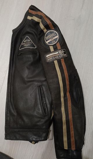Cazadora de cuero original tipo Biker.