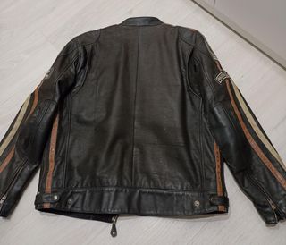 Cazadora de cuero original tipo Biker.