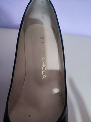 Zapatos salón de charol azul marino de piel