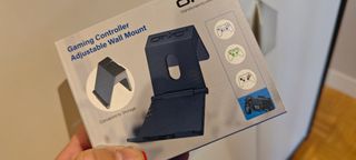 Soporte universal para mandos y cascos de consola