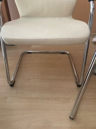 Sillones de confidente en polipiel blanca