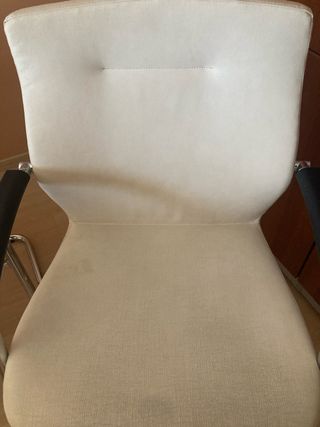 Sillones de confidente en polipiel blanca