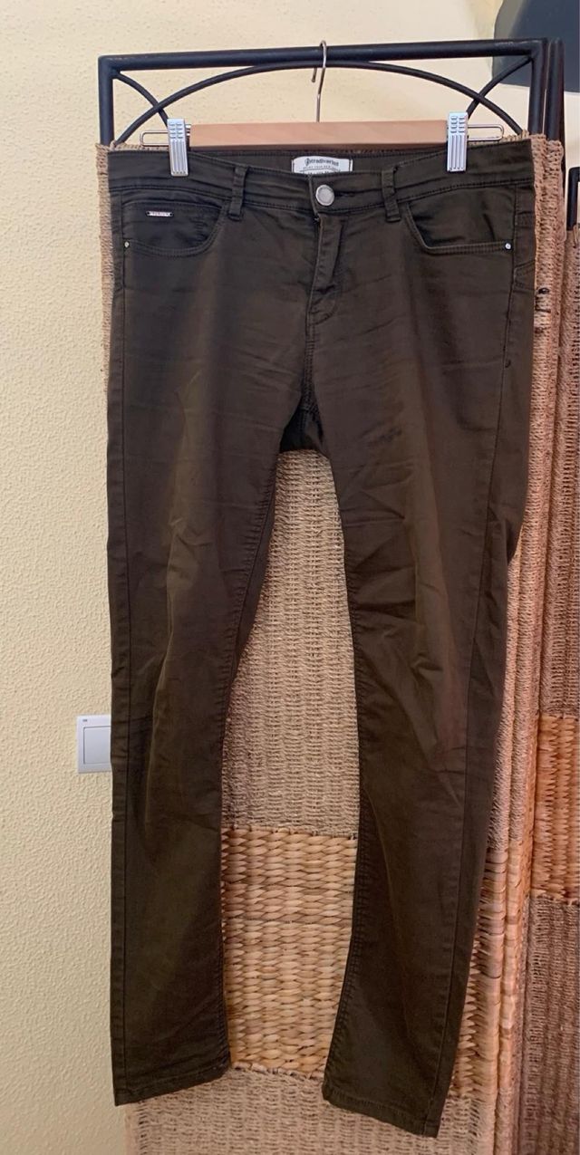 Pantalones de Stradivarius y Zara a 10