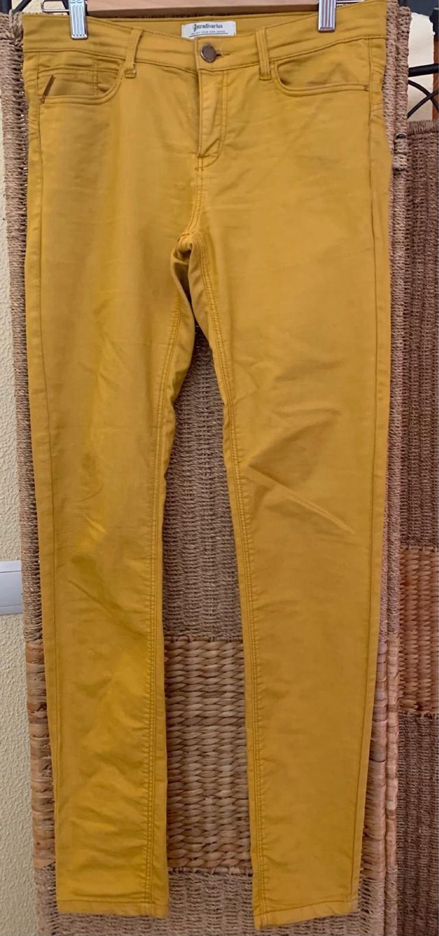 Pantalones de Stradivarius y Zara a 10