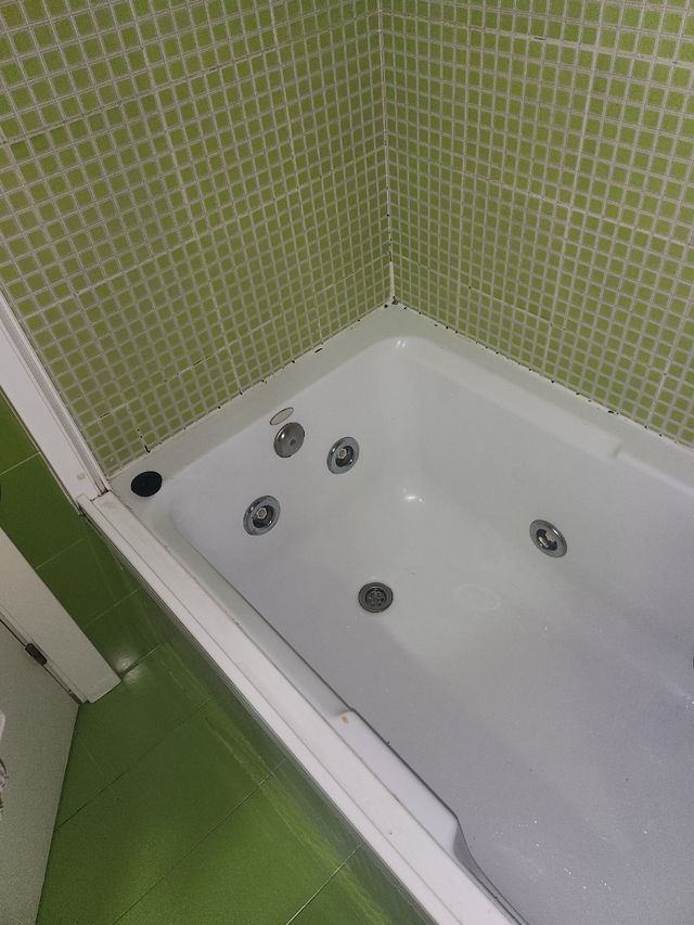 Bañera idromasaje con mamparas de regalo