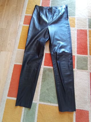 Pantalón polipiel Zara 