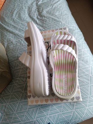 Chanclas piscina de cuña blancas