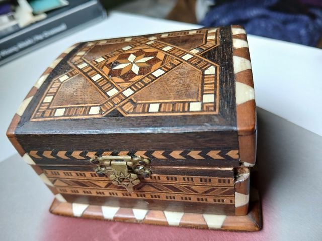 CAJITA de MADERA. TARACEA. VINTAGE