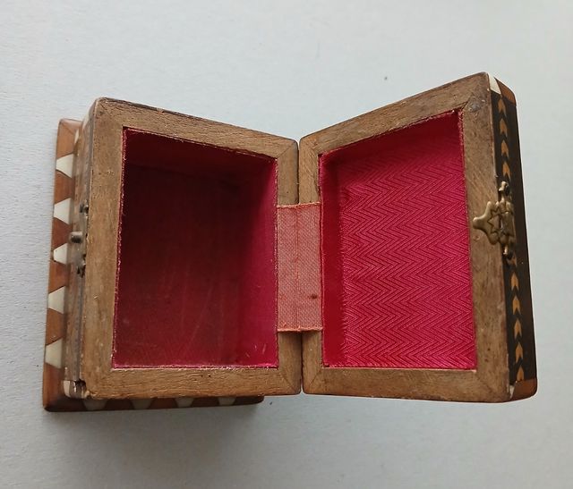 CAJITA de MADERA. TARACEA. VINTAGE