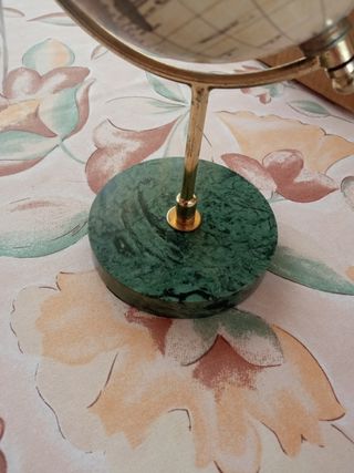 Globo terráqueo, adorno