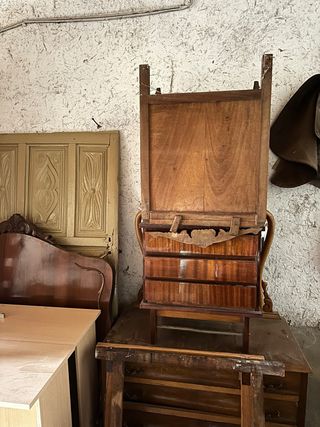 Mesillas y mobiliario antiguo