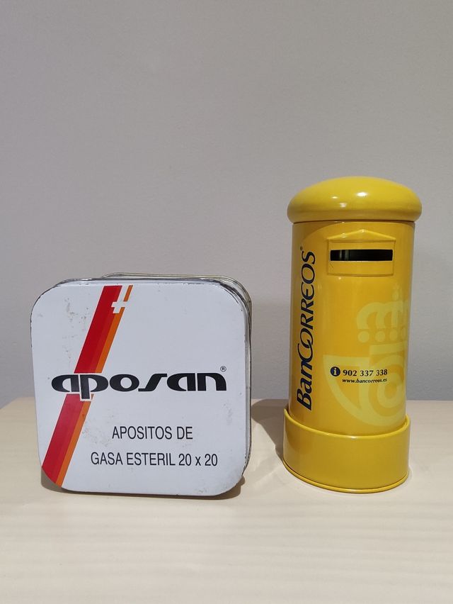 Caixa de correio e caixa de bandagem.