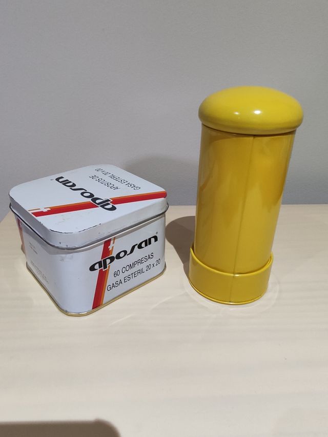 Caixa de correio e caixa de bandagem.