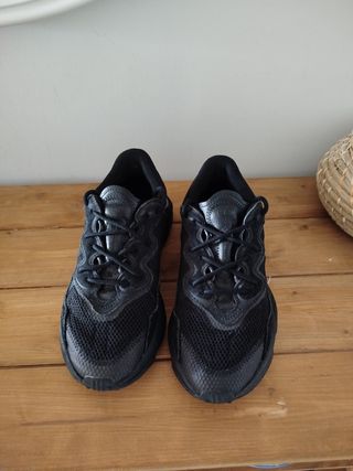 ADIDAS OZWEEGO