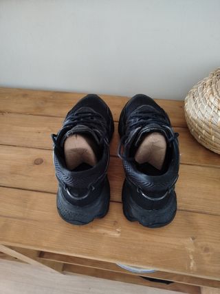 ADIDAS OZWEEGO