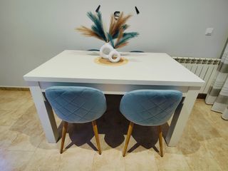 Mesa blanca de madera maciza