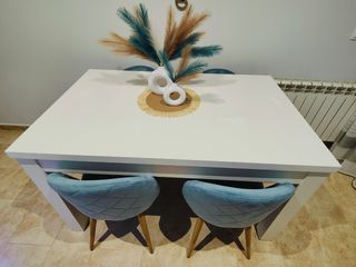 Mesa blanca de madera maciza