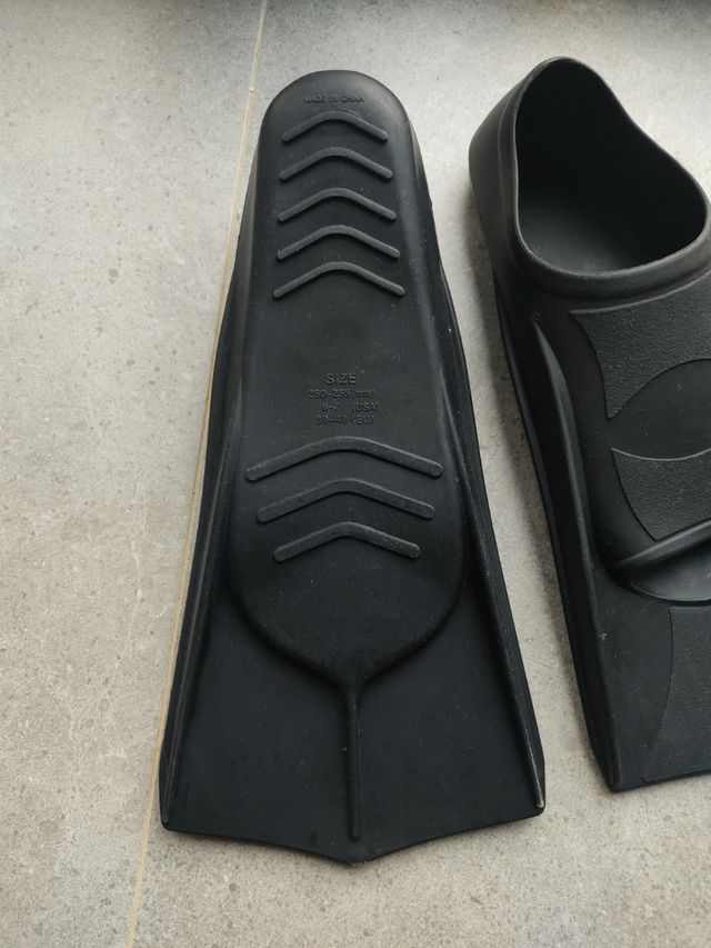 Aletas negras, talla 39-40