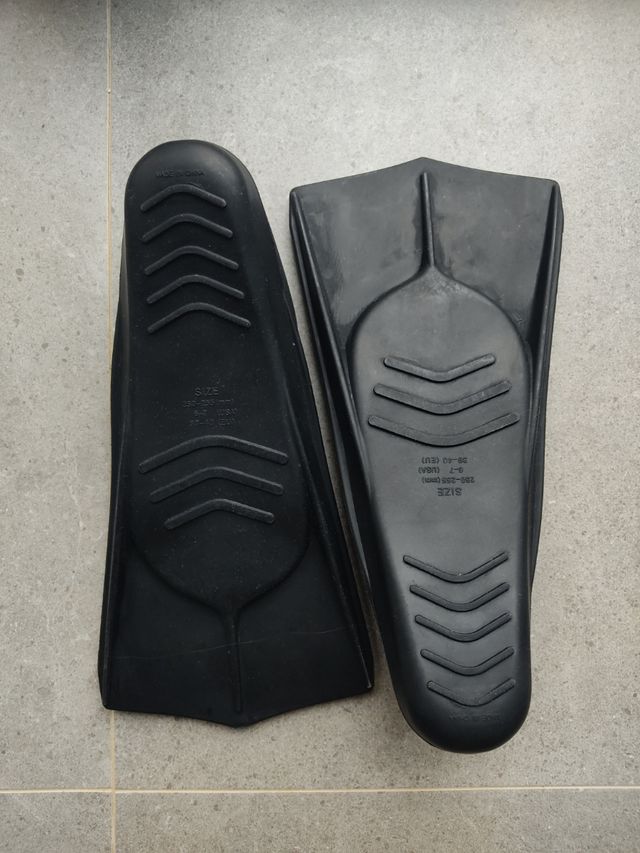 Aletas negras, talla 39-40