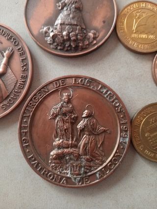 9 medallas conmemorativas