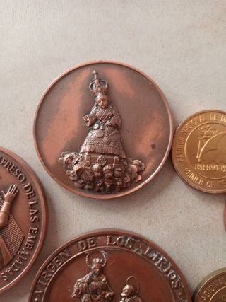 9 medallas conmemorativas