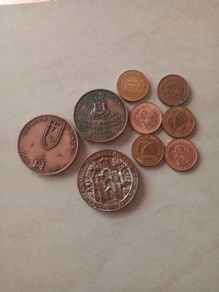 9 medallas conmemorativas